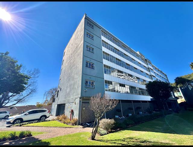 2 BEDROOM APARTMENT TO LET IN BEDFORD GARDENS